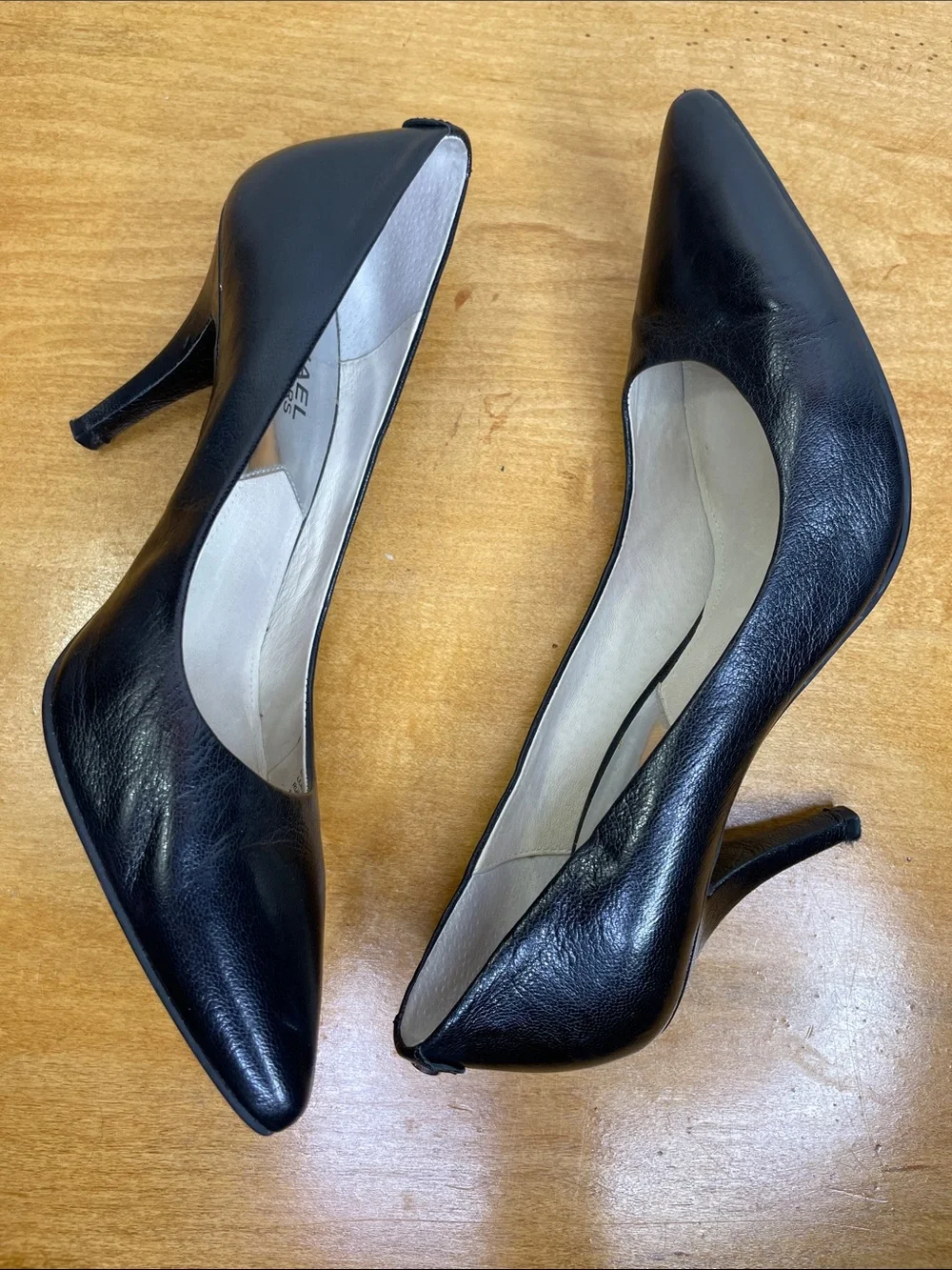 MICHAEL Michael Kors classic pointed